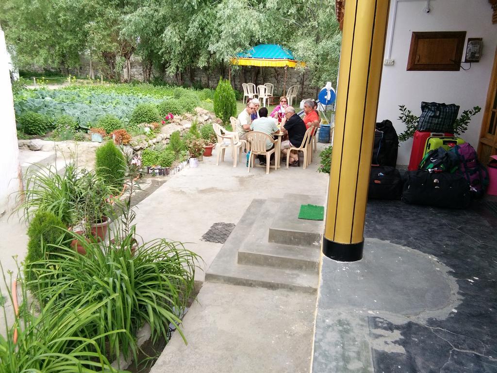 Galaxy Guest House Hundar ภายนอก รูปภาพ