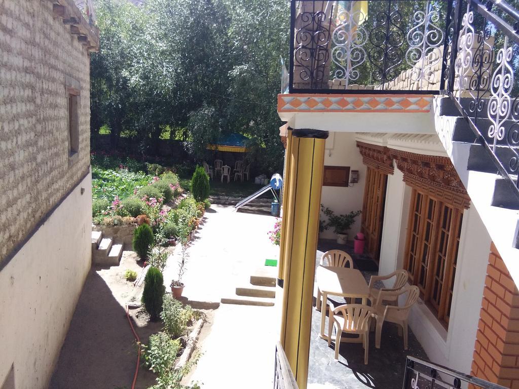 Galaxy Guest House Hundar ภายนอก รูปภาพ